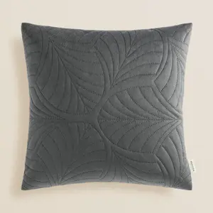 Produkt Dekorativní povlak na polštář v tmavě šedé barvě