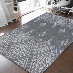 Produkt Designový šedý kobrec s propracovaným vzorem Šířka: 80 cm | Délka: 150 cm