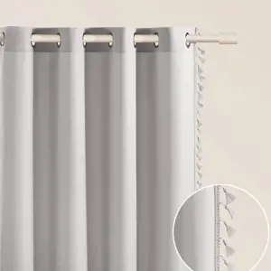 Produkt Světle šedý závěs Lara na stříbrných kolech se střapci 140 x 250 cm
