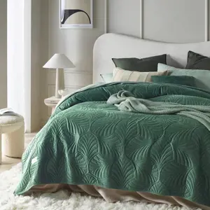 Produkt Zelený velurový přehoz na postel Feel 220 x 240 cm